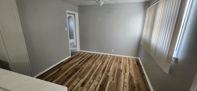 Building Photo - ALL PROSPECTIVE TENANTS MUST SUBMIT A $58 ...