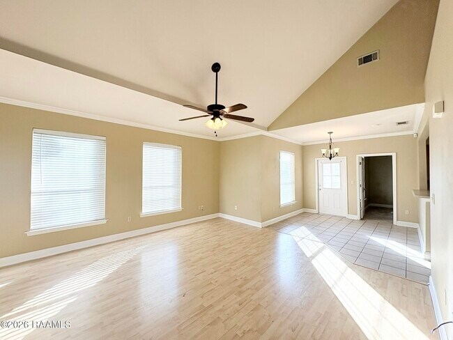 Building Photo - 4441 Burbank Dr