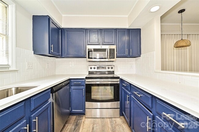 Building Photo - 8439 Country Oaks Rd