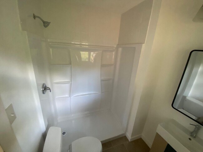 Building Photo - Terrific Fairfax Location**Washer/Dryer**Yard**Storage**Parking**