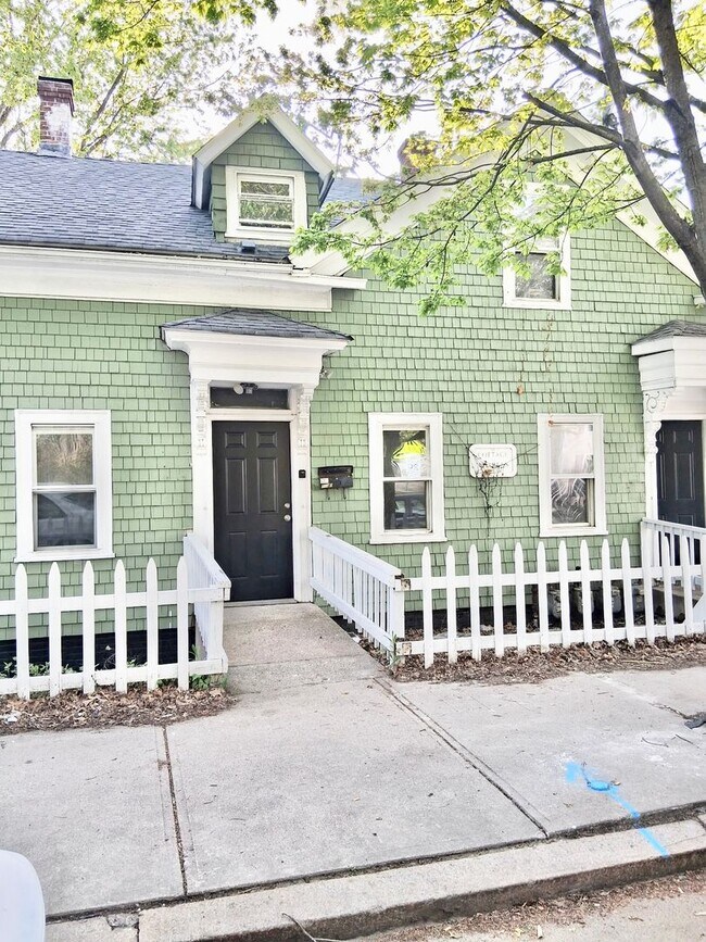 Building Photo - 718-720 Charles Street