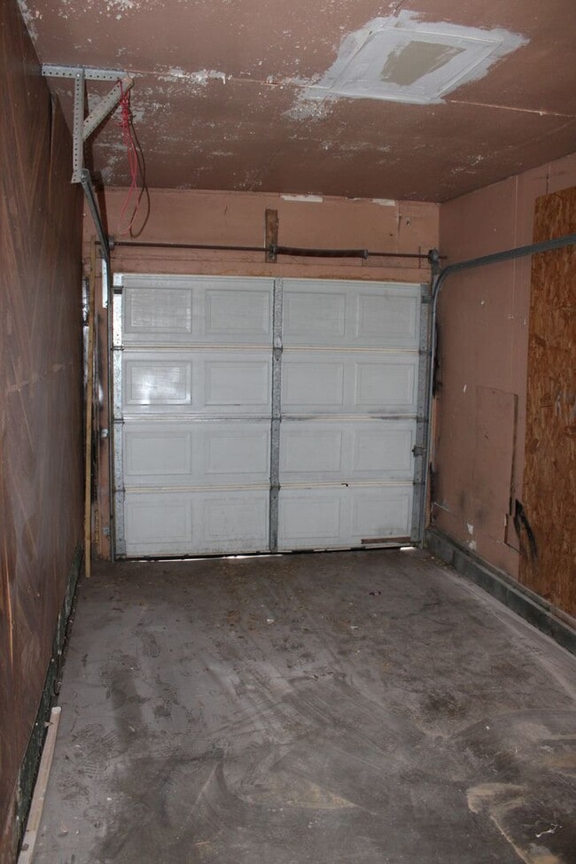 Building Photo - Updated cute and cozy 2bedroom 1 bathroom ...