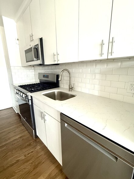 Building Photo - 111 Sagamore Rd