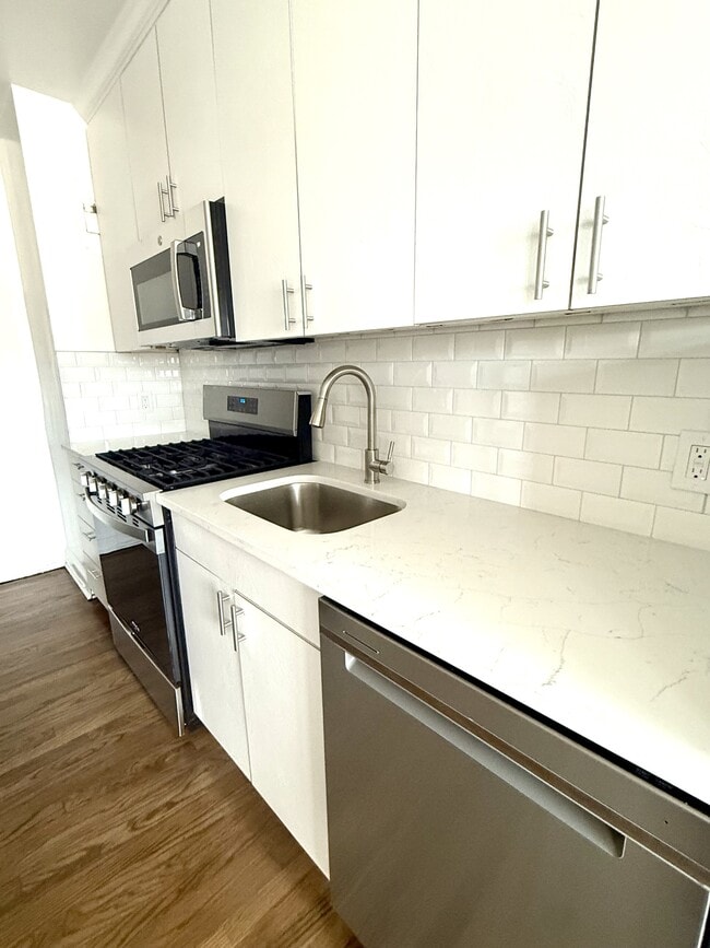 Building Photo - 111 Sagamore Rd