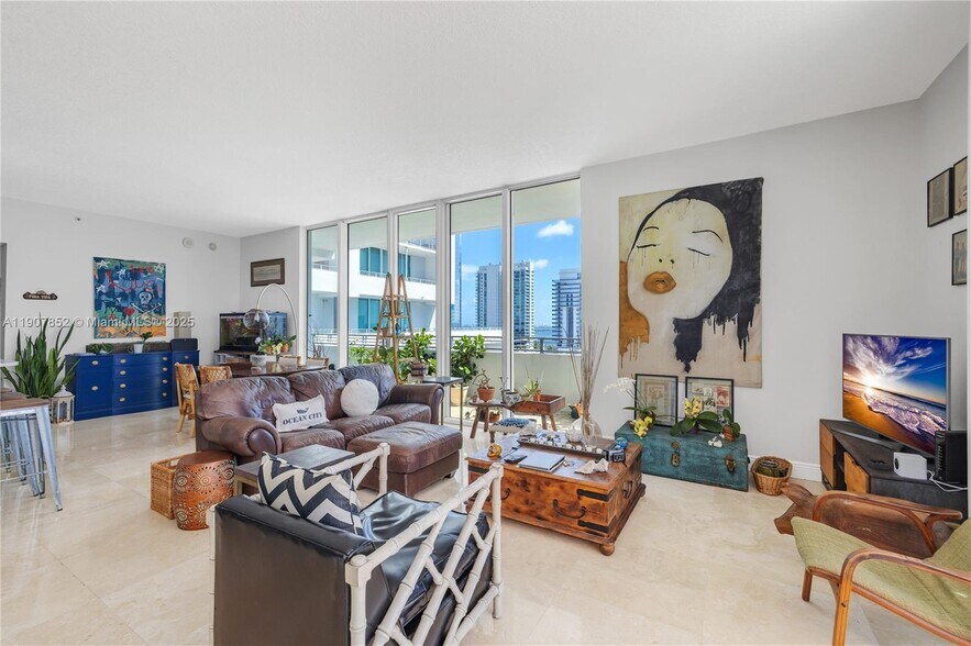 Building Photo - 350 NE 24th St