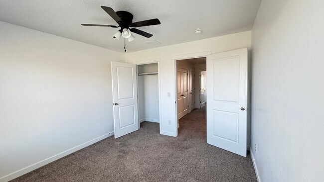 Building Photo - 404 Grassland Dr