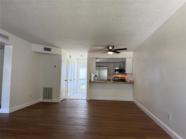 Building Photo - 4831 W McElroy Ave