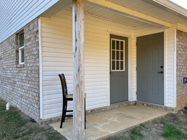 Building Photo - 1140 CR 194