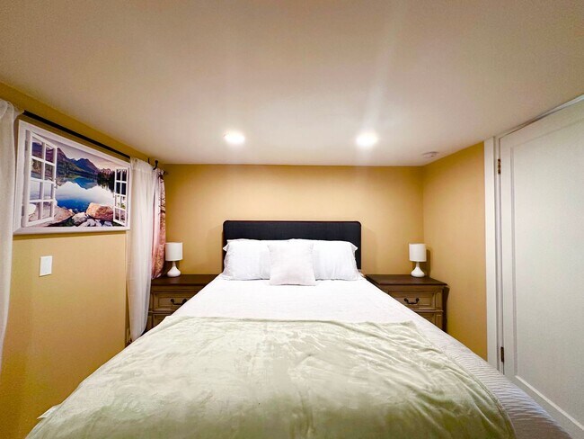 Building Photo - Modern Comfort Meets Convenience – Fully F...