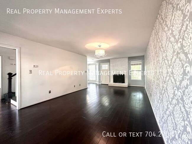 Building Photo - 8509 Golf Ridge Dr