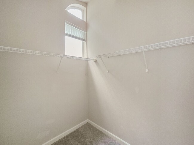 Building Photo - Comfortable 3-Bed End Unit Townhome Near F...
