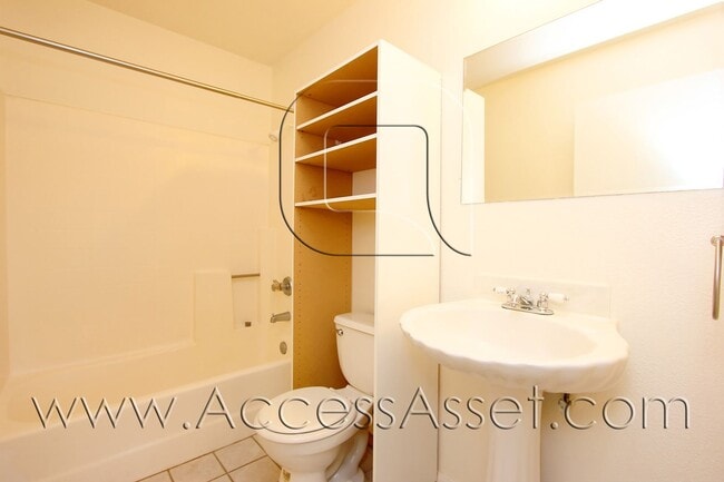 Building Photo - Charming Single-Story Home With 3 Bed/2 Bath In A Quiet Canyon Lake Cul-de-Sac!