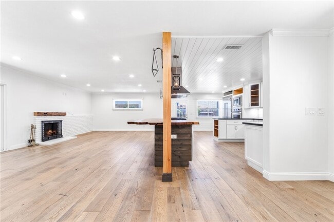 Building Photo - 1281 La Colina Dr