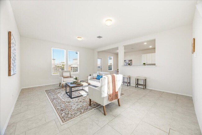 Building Photo - Light-Filled Home in Amenity-Rich Community with Pool & Park!