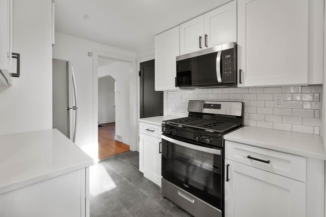 Building Photo - Move in TODAY! Check out this beautifully RENOVATED 3 bedroom in CHURCHILL!