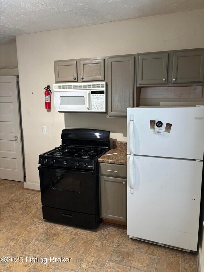 Building Photo - 163 N Keats Ave