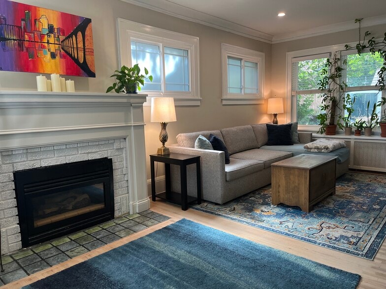 Building Photo - 4732 Harriet Ave