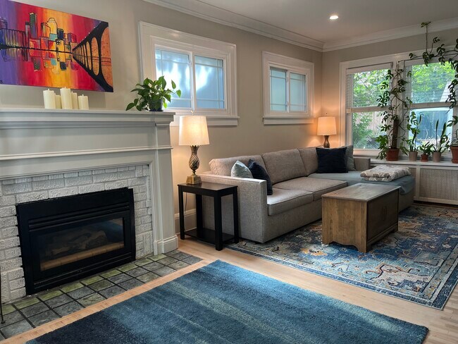 Building Photo - 4732 Harriet Ave