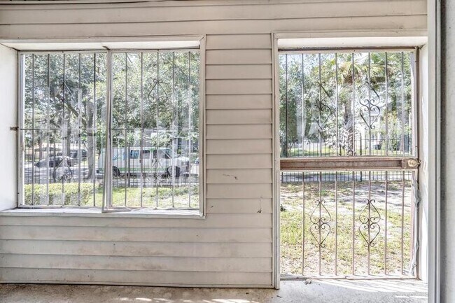 Building Photo - 111 E 1st St