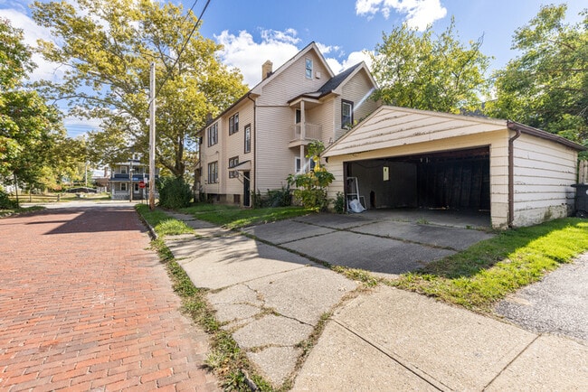 Building Photo - 438 E 152nd St