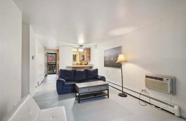 Building Photo - Charming 2BR Condo in Denver