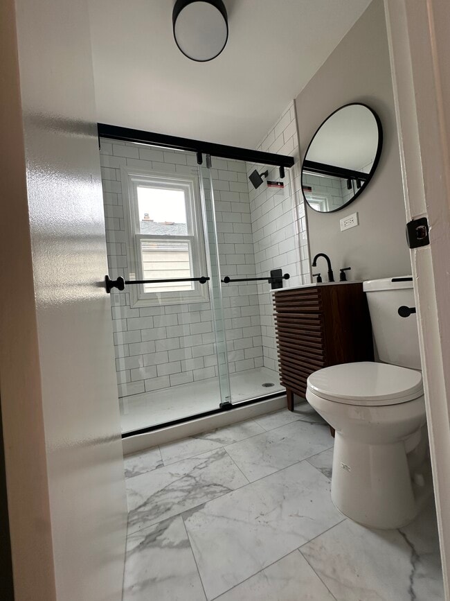 Bath - 175 Woodward Ave