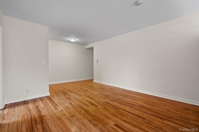 Building Photo - 437 Pelham Rd