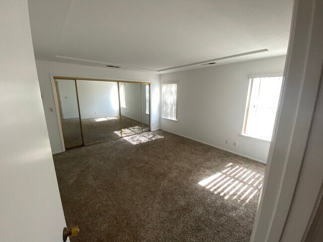 Building Photo - 5201 Sweetwater Dr NW