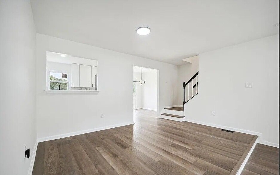 Building Photo - 10611 Campus Way S