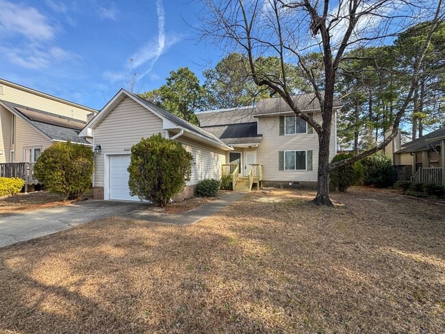 Building Photo - 3 Bed 2 Bath Home with Fenced Backyard