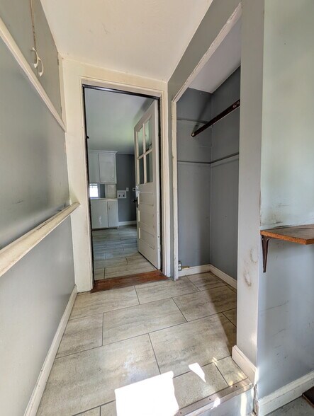 Building Photo - 67 Perry Rd