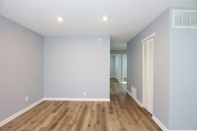 Building Photo - Newly Remodeled 3 Bedroom Home