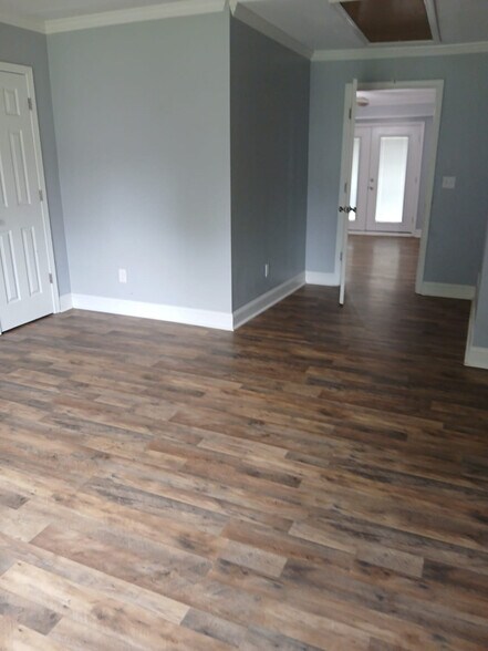 Building Photo - 36 Selma Dr