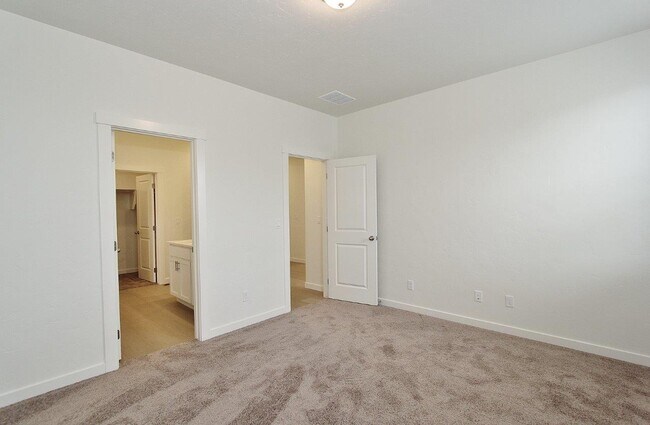 Building Photo - 11138 Overhang St