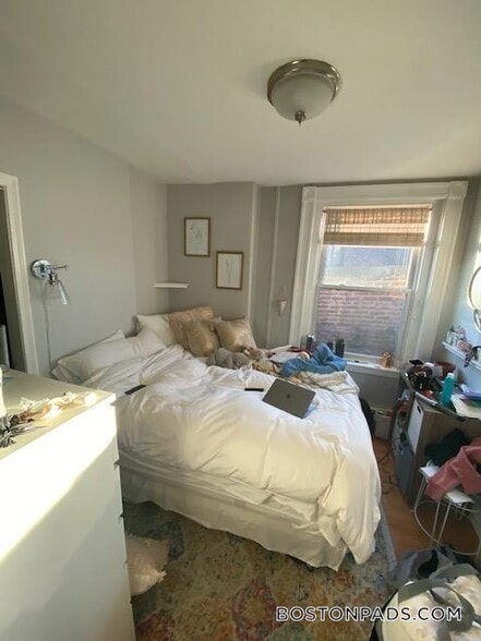 Building Photo - 28 Fleet St