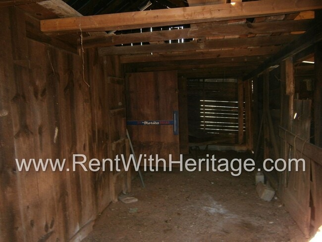 Building Photo - GORGEOUS RANCH/ GRAND PA'S BUNGELOW/ 1.6 ACRES/ FRONT PORCH/ PRIVATE YARD
