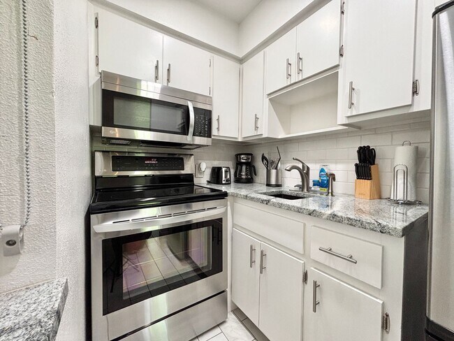 Building Photo - Monthly Rental -Melbourne Beach Condo -March 2026 Available Now!