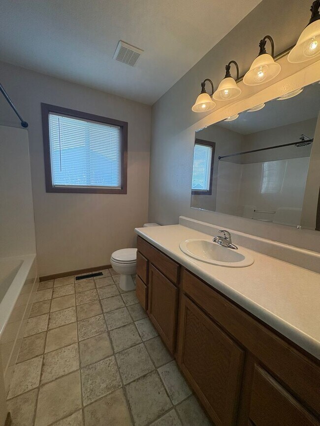 Building Photo - 3 BED | 2 BATH | SPLIT-FOYER HOME | RAPID VALLEY