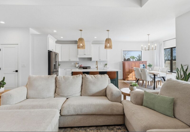 Building Photo - 1 Country Club Ct