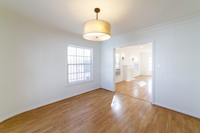 Building Photo - 452 S New Hampshire Ave