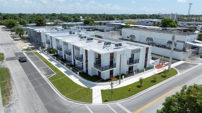 Building Photo - 16955 SW 100th Ave