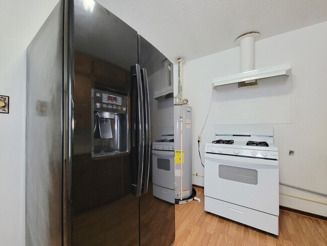 Building Photo - 409 N Parrish St