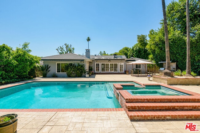 Building Photo - 8760 White Oak Ave