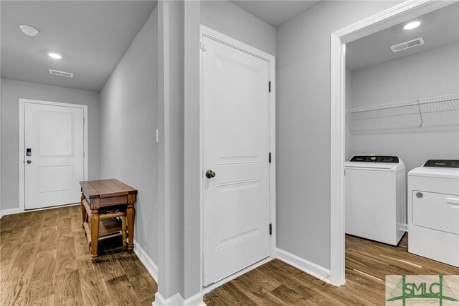 Building Photo - 216 Skylark Rd