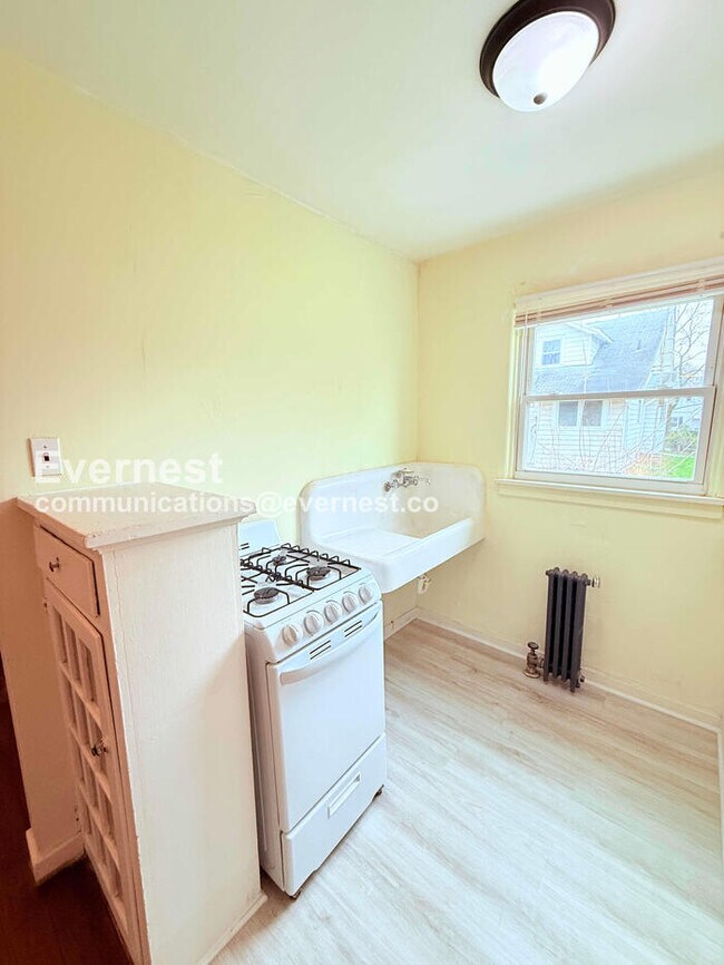 Building Photo - 3812 Drexel Dr