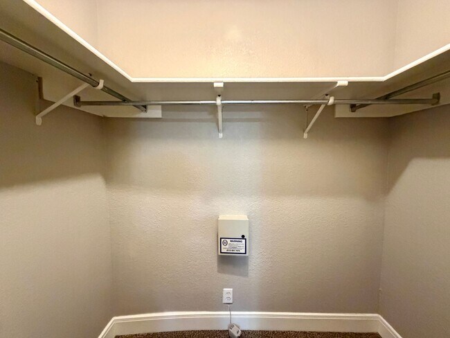 Building Photo - 3 bed 2 bath in Heritage Park