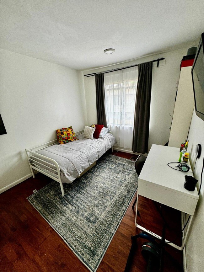 Building Photo - 8402 Jinetes Ct