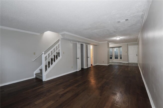Building Photo - 3795 London Dr