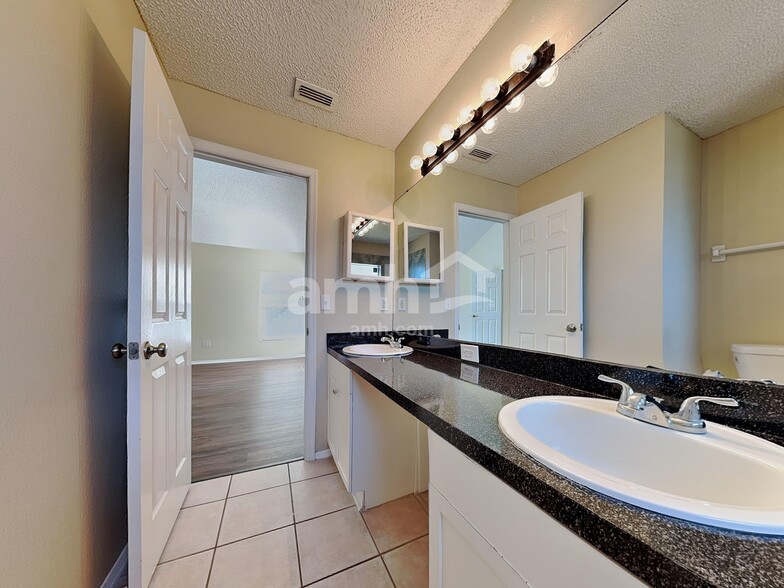 Building Photo - 893 Ferry Landing Ln