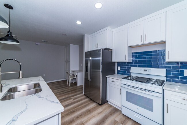Building Photo - RENOVATED OLMOS PARK TERRACE DUPLEX